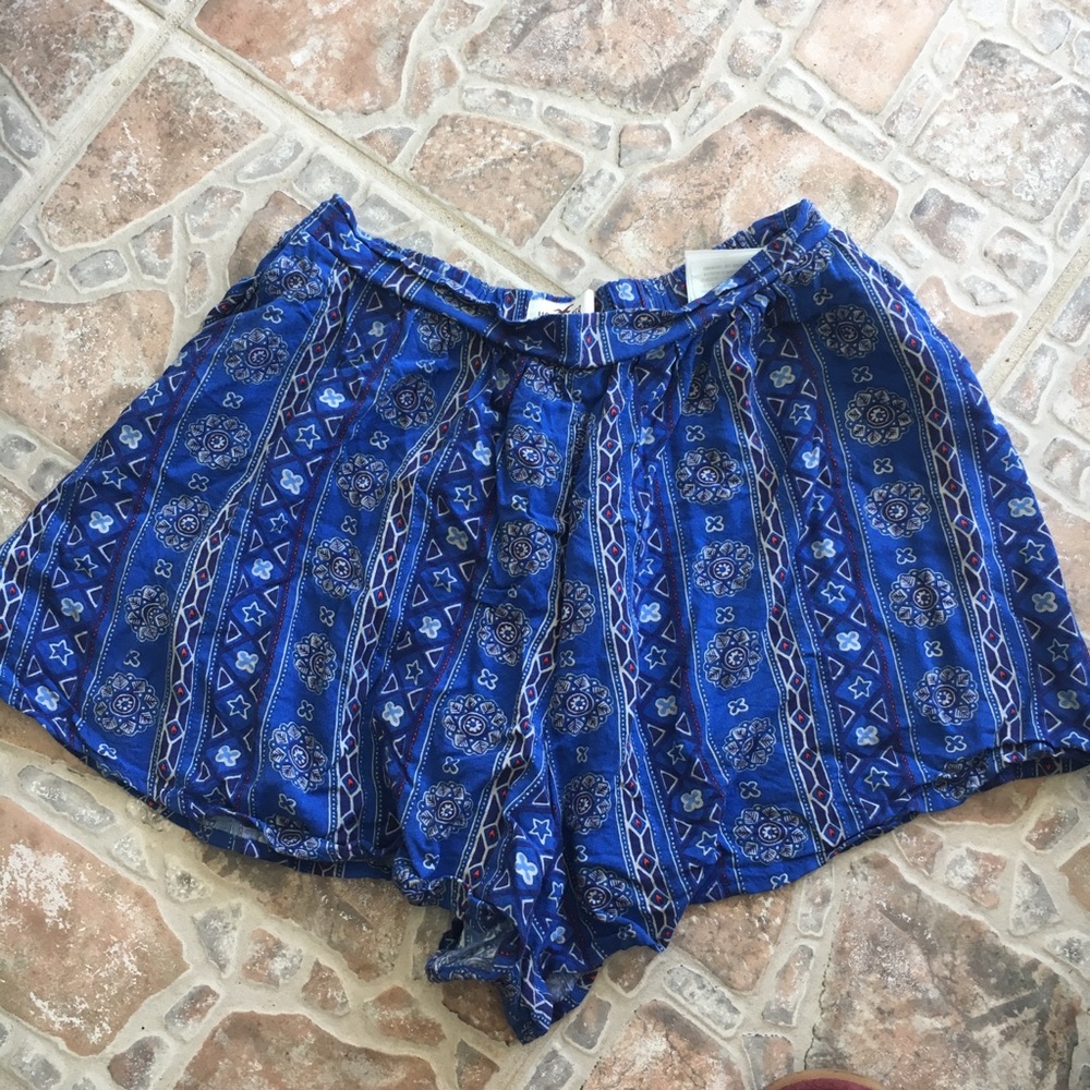 Hollister shorts with pockets - small